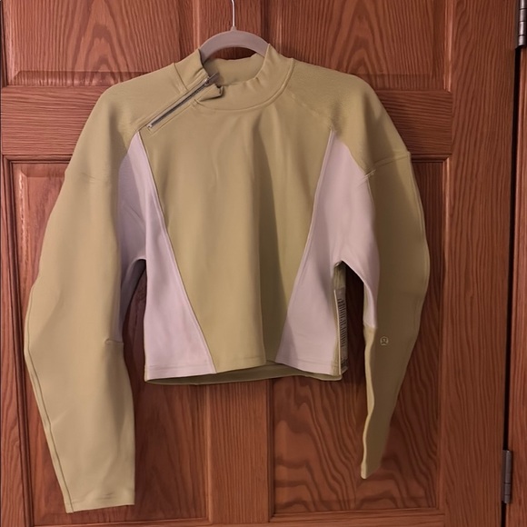 NWT Lululemon Athletica Long Sleeve Ribbed Luxtreme Wide Sleeved Pullover M - Picture 1 of 4